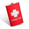 Gigantyczna Piersiówka Thirst Aid mężczyzny faceta